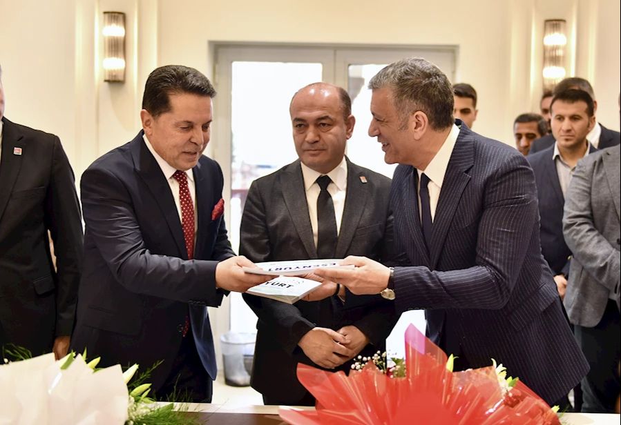 CHP'de Esenyurt krizi! Ahmet Özer, eski başkanı topa tuttu - 1. Resim