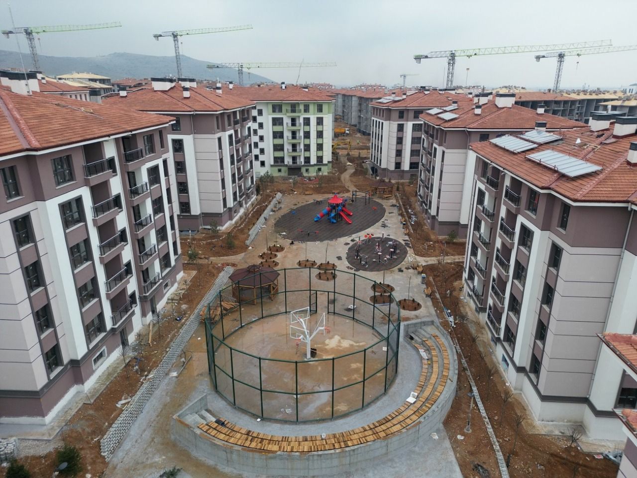 Depremzedelere çifte bayram! Konutlar teslim ediliyor Depremzedelere çifte bayram! Konutlar teslim ediliyor - 1. Resim