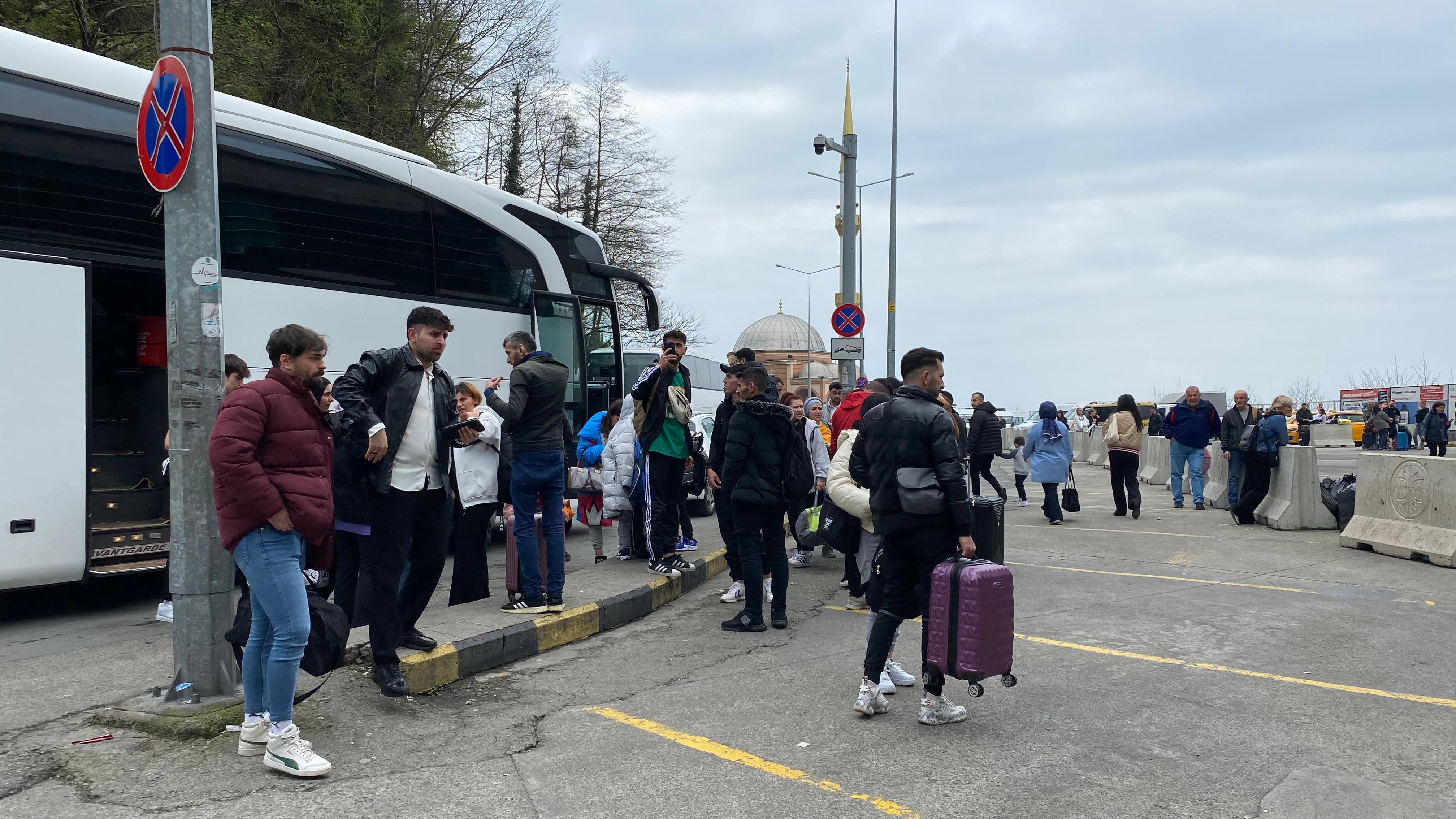 Sarp Sınır Kapısı insan akınına uğradı! - 1. Resim
