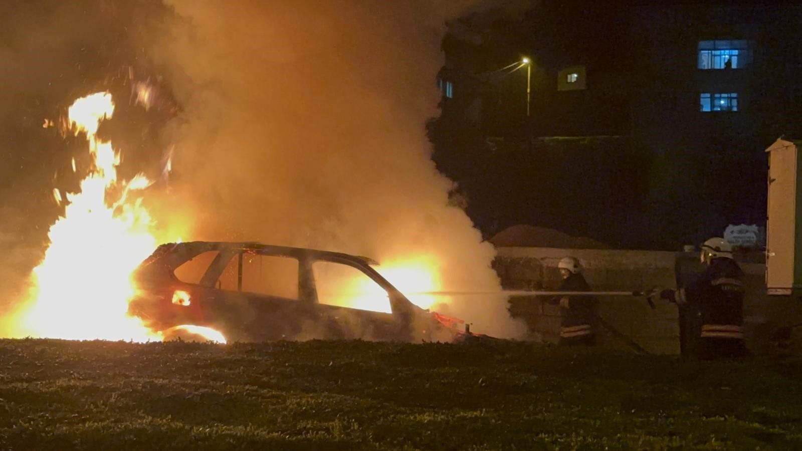 Son anda kurtuldular! Dakikalar içinde küle döndü Son anda kurtuldular! Dakikalar içinde küle döndü - 1. Resim