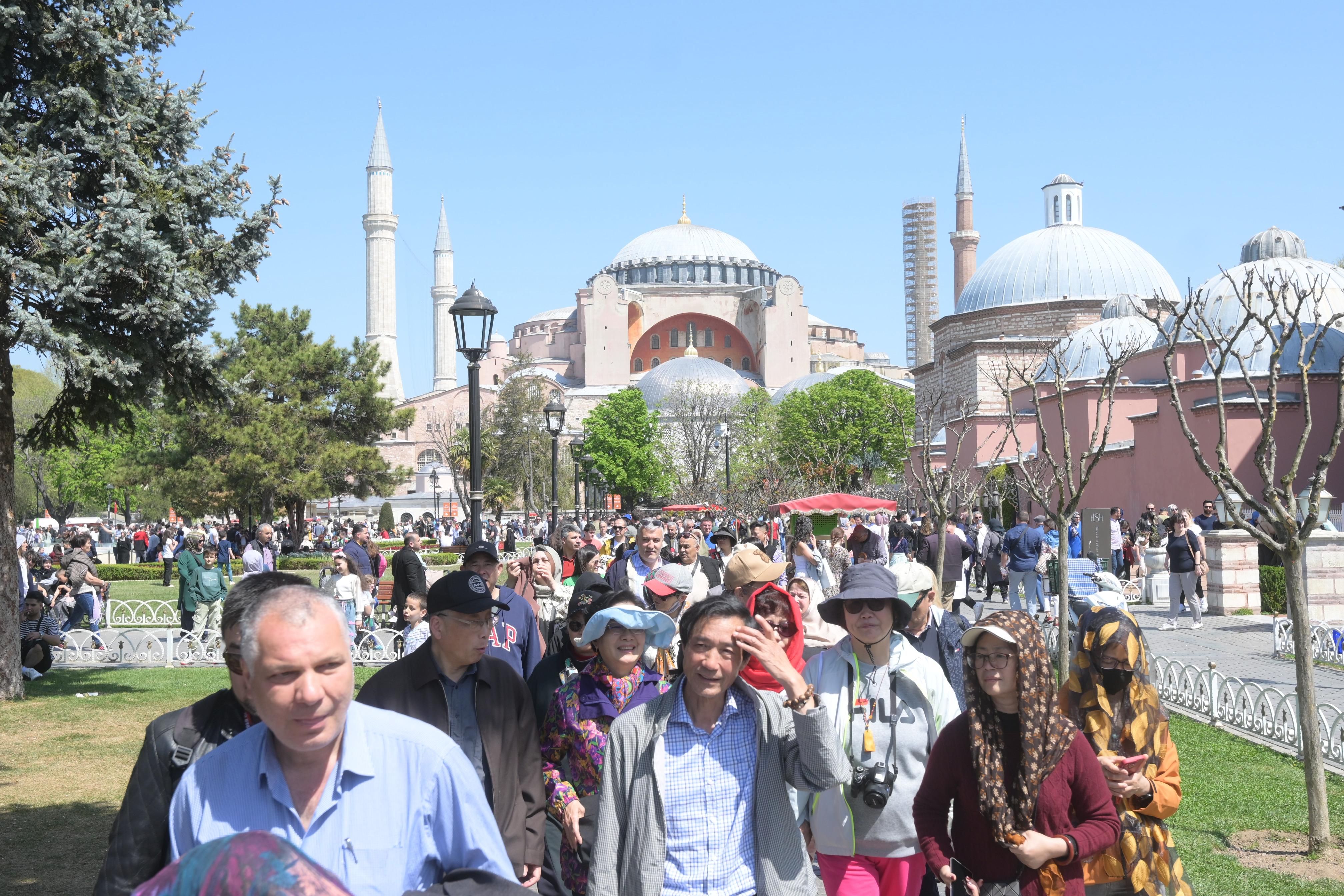 Tarihi yarımadada adım atacak yer yok! Camilerde namaz bile kılamadılar - 3. Resim