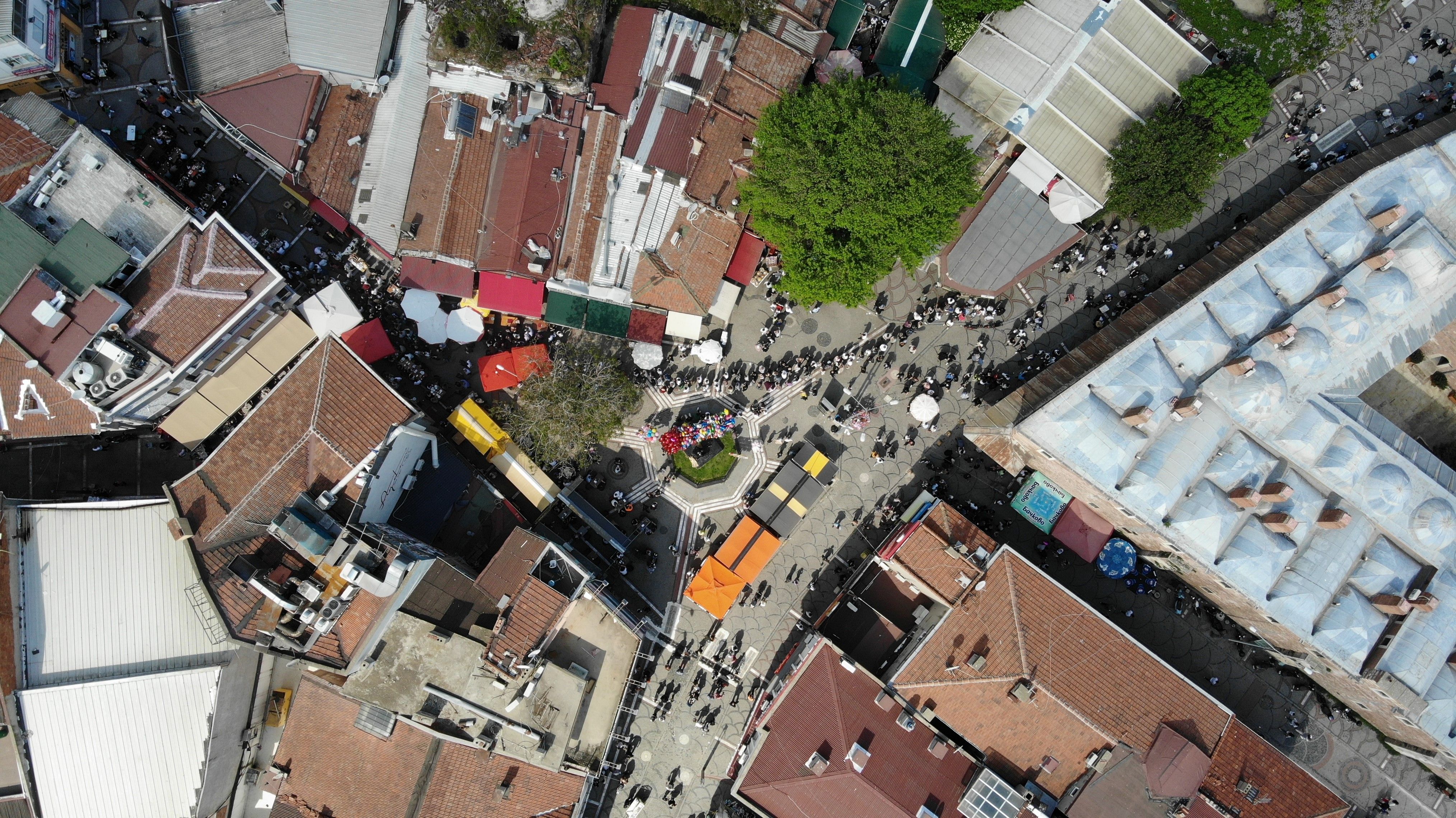 Vatandaşlar, Edirne'de tava ciğer yemek için metrelerce kuyruk oluşturdu - 1. Resim