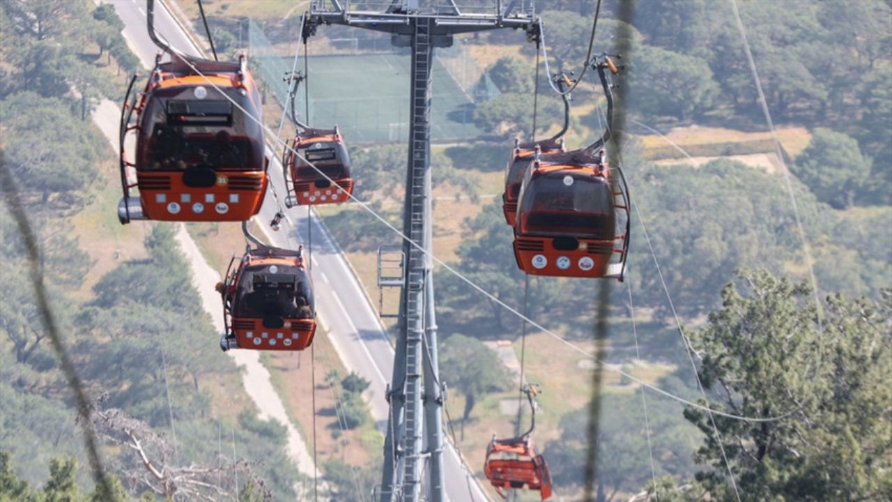 Antalya'daki teleferik kazasında mahsur kalan 155 kişi kurtarıldı Antalya'daki teleferik kazasında mahsur kalan 155 kişi kurtarıldı - 1. Resim