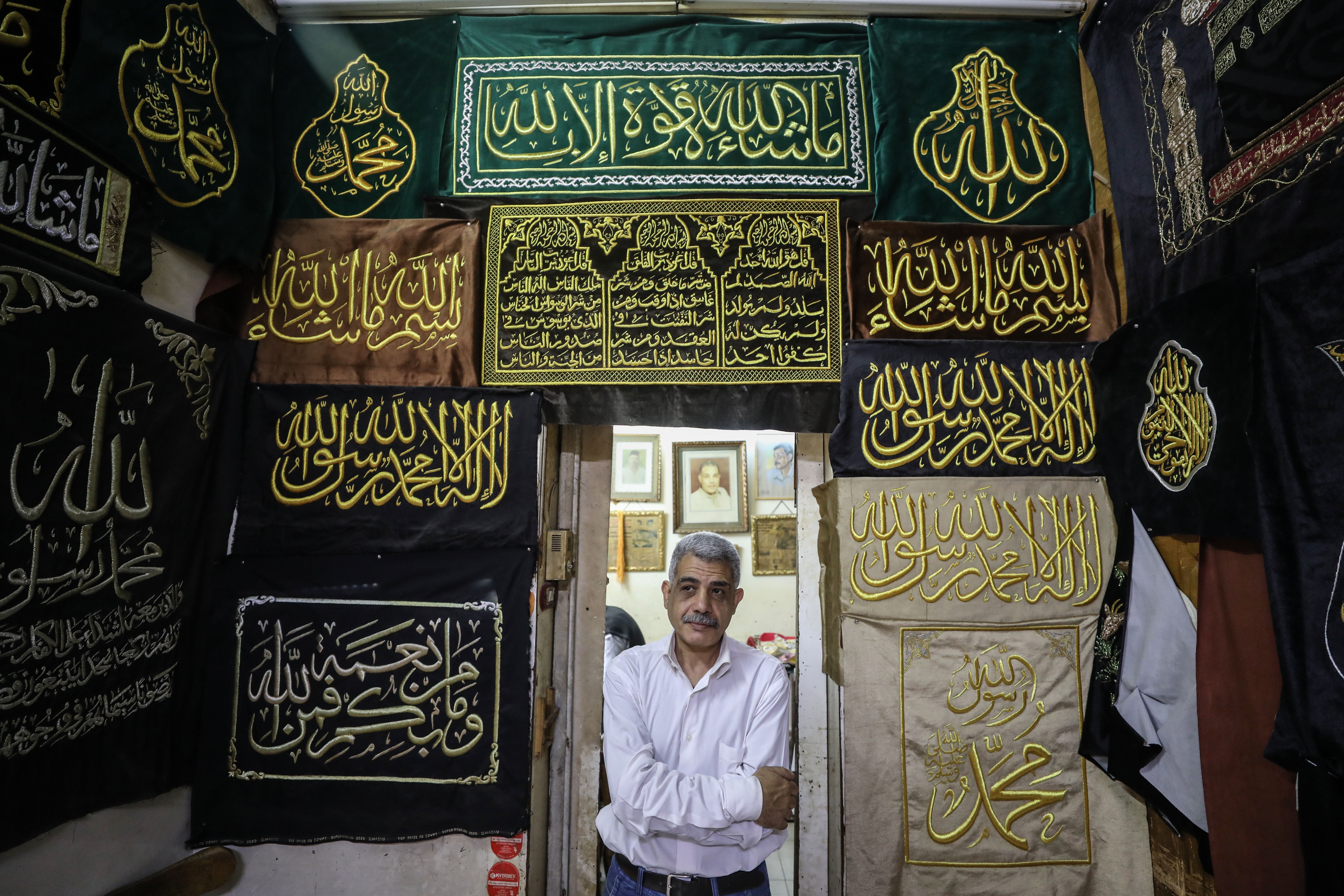 Dedesinin adı Osman Abdulhamid! İki asırdır Mısır'da aile mesleğini yaşatıyor Dedesinin adı Osman Abdulhamid! Mısırlı zanaatkar iki asırlık aile mesleğini yaşatıyor - 1. Resim