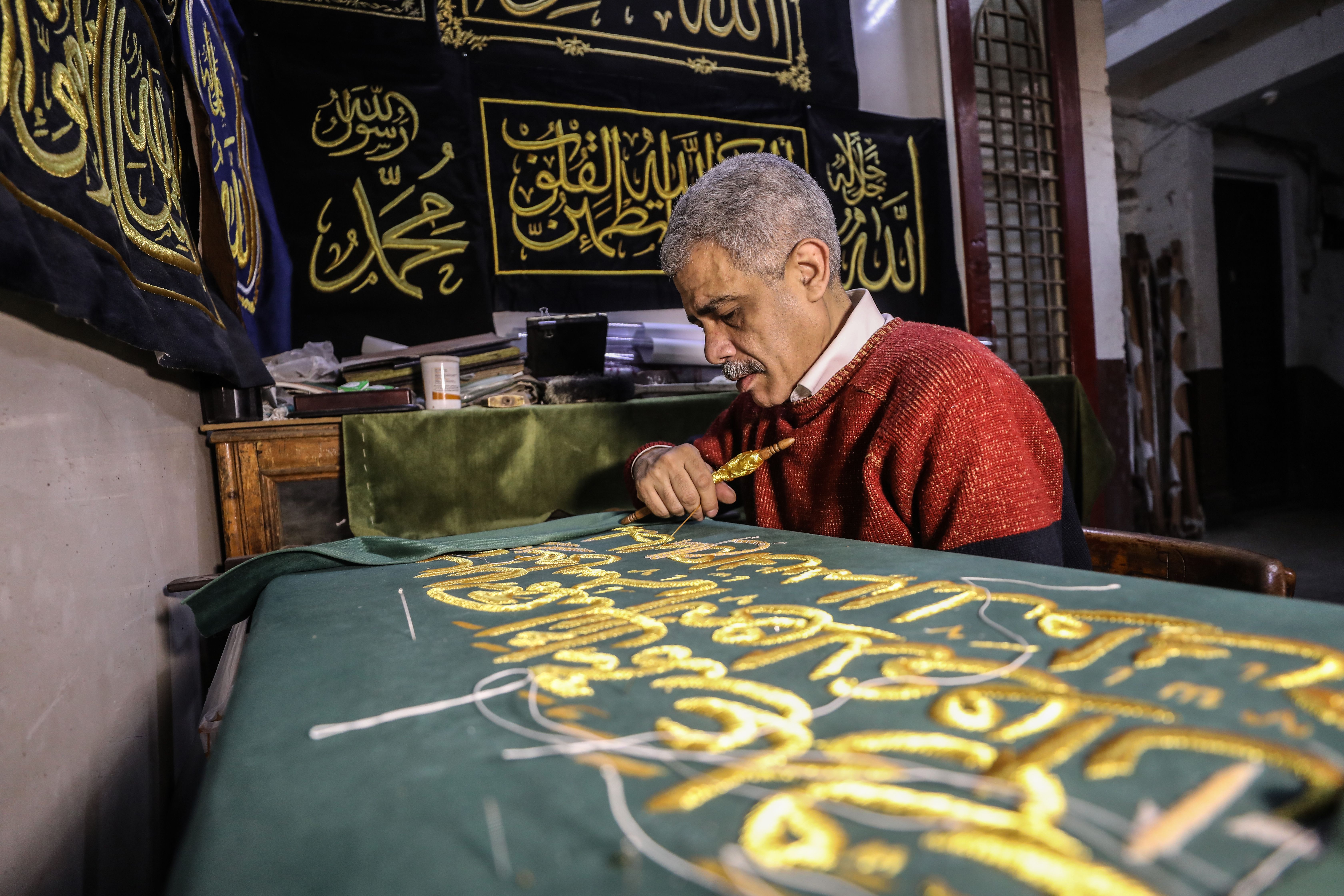 Dedesinin adı Osman Abdulhamid! İki asırdır Mısır'da aile mesleğini yaşatıyor Dedesinin adı Osman Abdulhamid! Mısırlı zanaatkar iki asırlık aile mesleğini yaşatıyor - 2. Resim