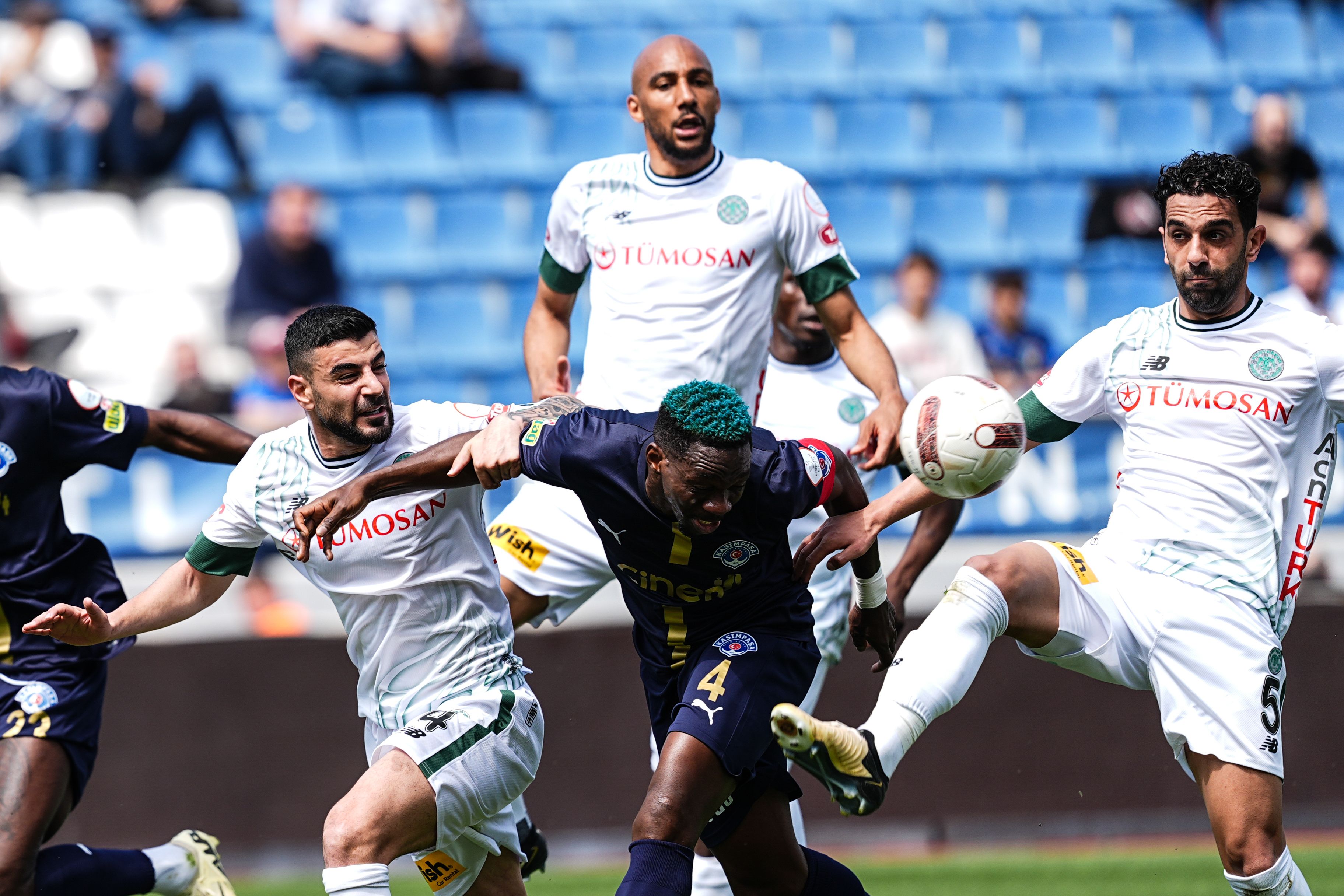 Konyaspor, İstanbul'dan galibiyetle ayrıldı! S&uuml;per Lig'de k&uuml;me d&uuml;şme hattı alev aldı - 1. Resim