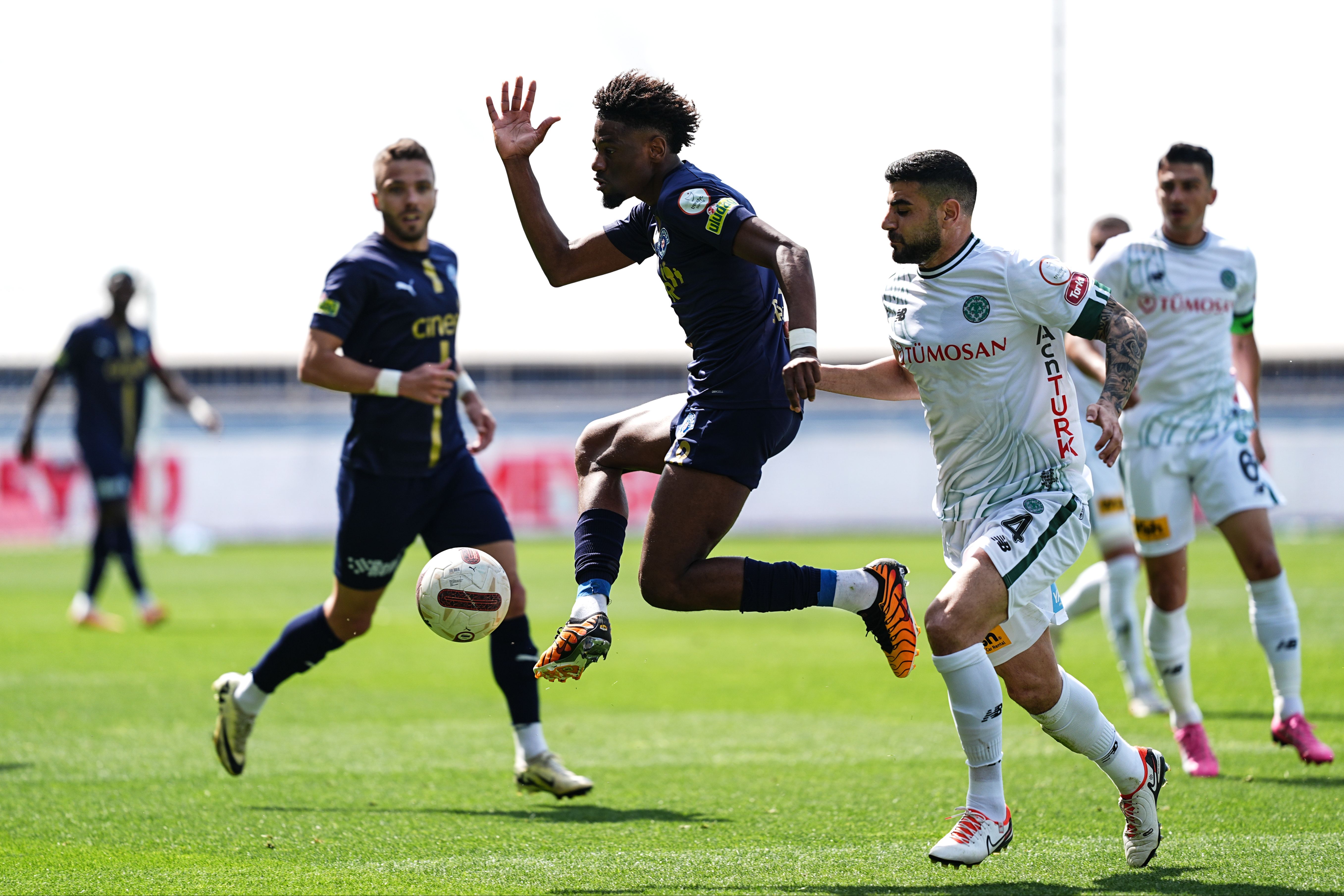 Konyaspor, İstanbul'dan galibiyetle ayrıldı! S&uuml;per Lig'de k&uuml;me d&uuml;şme hattı alev aldı - 2. Resim