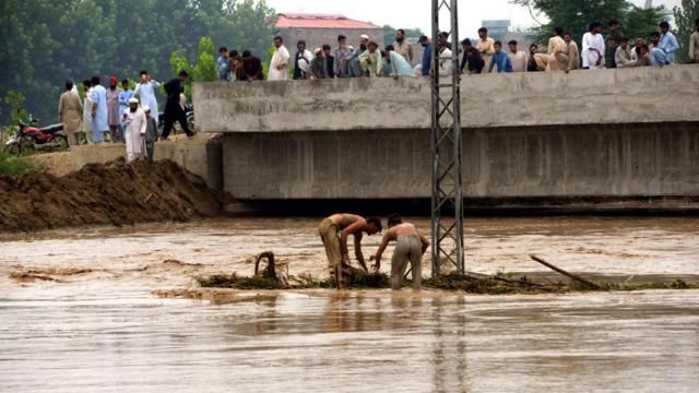 Pakistan'a yıldırım düştü! En az 25 can kaybı Pakistan'a yıldırım düştü! 25 can kaybı - 3. Resim