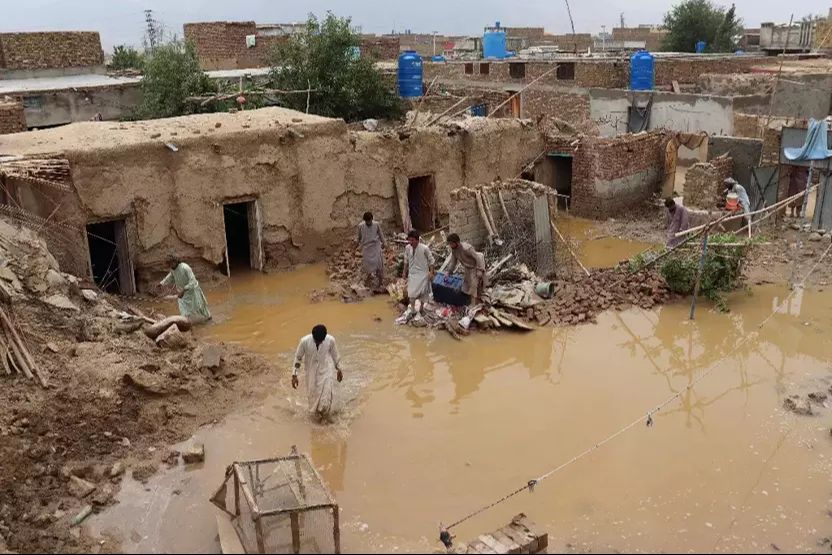 Pakistan'a yıldırım düştü! En az 25 can kaybı Pakistan'a yıldırım düştü! 25 can kaybı - 1. Resim