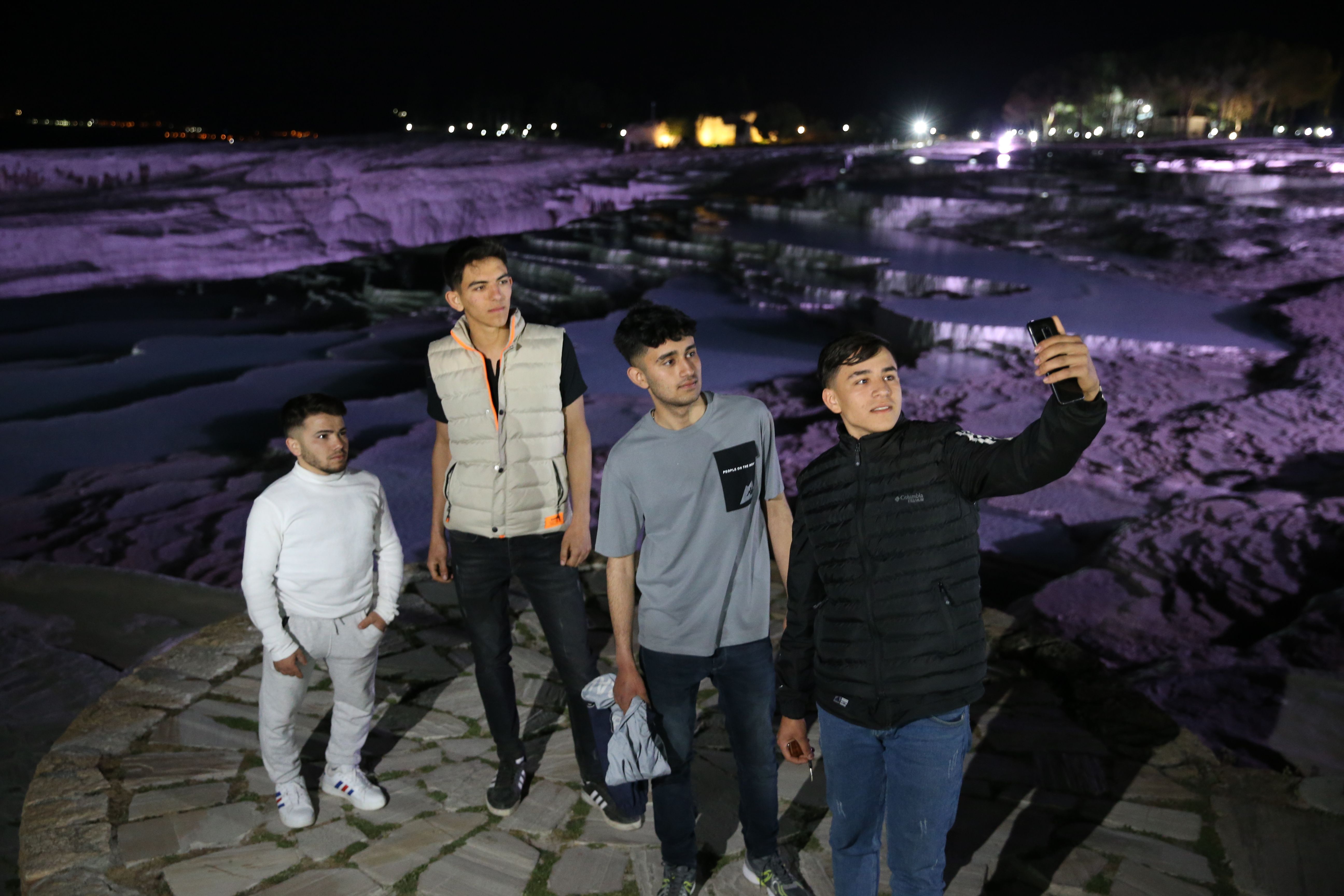 Pamukkale travertenleri renklendi! Artık gece de ziyaret edilebilecek Pamukkale travertenleri renklendi! Artık gece de ziyaret edilebilecek - 2. Resim