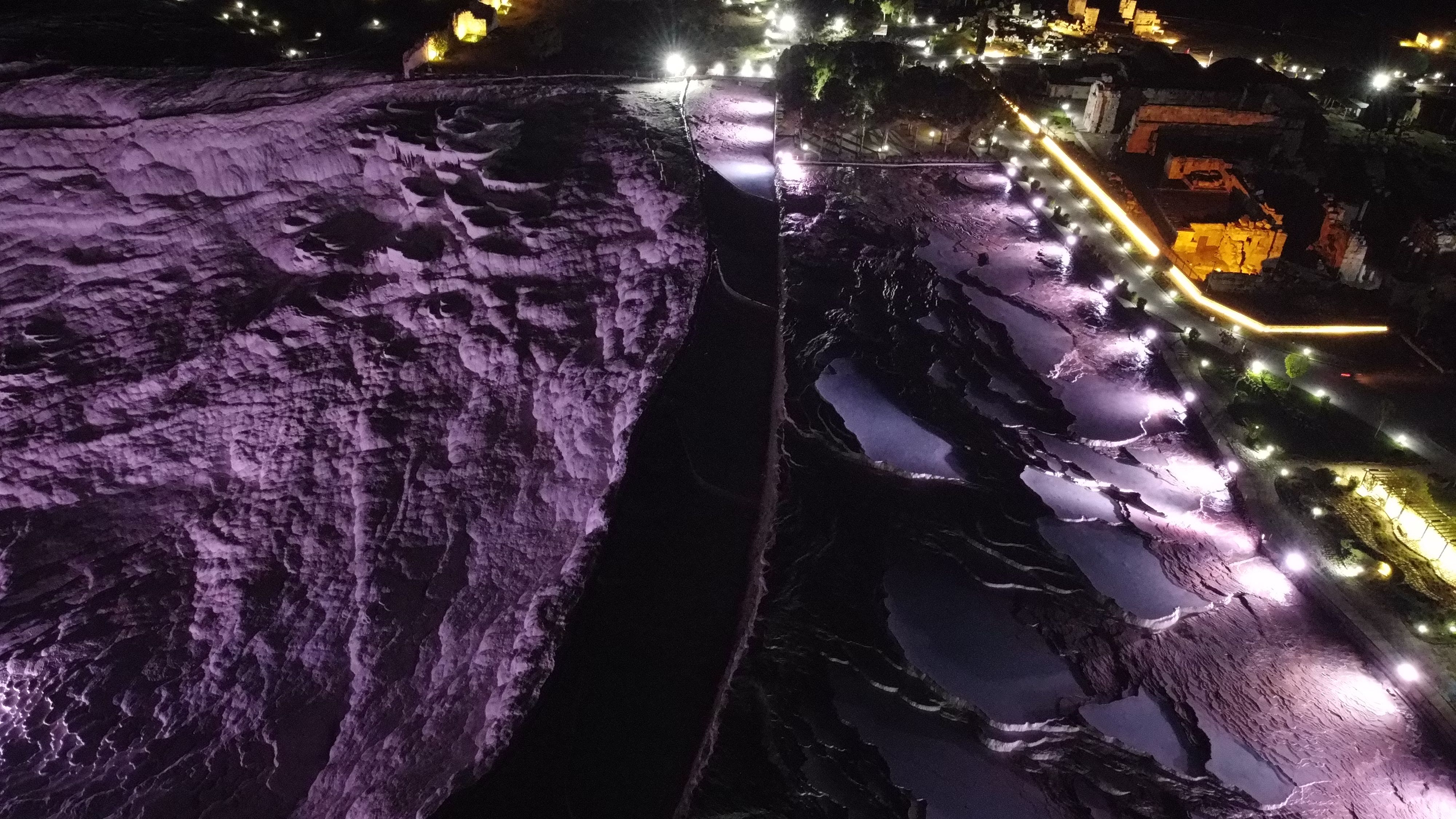 Pamukkale travertenleri renklendi! Artık gece de ziyaret edilebilecek Pamukkale travertenleri renklendi! Artık gece de ziyaret edilebilecek - 1. Resim