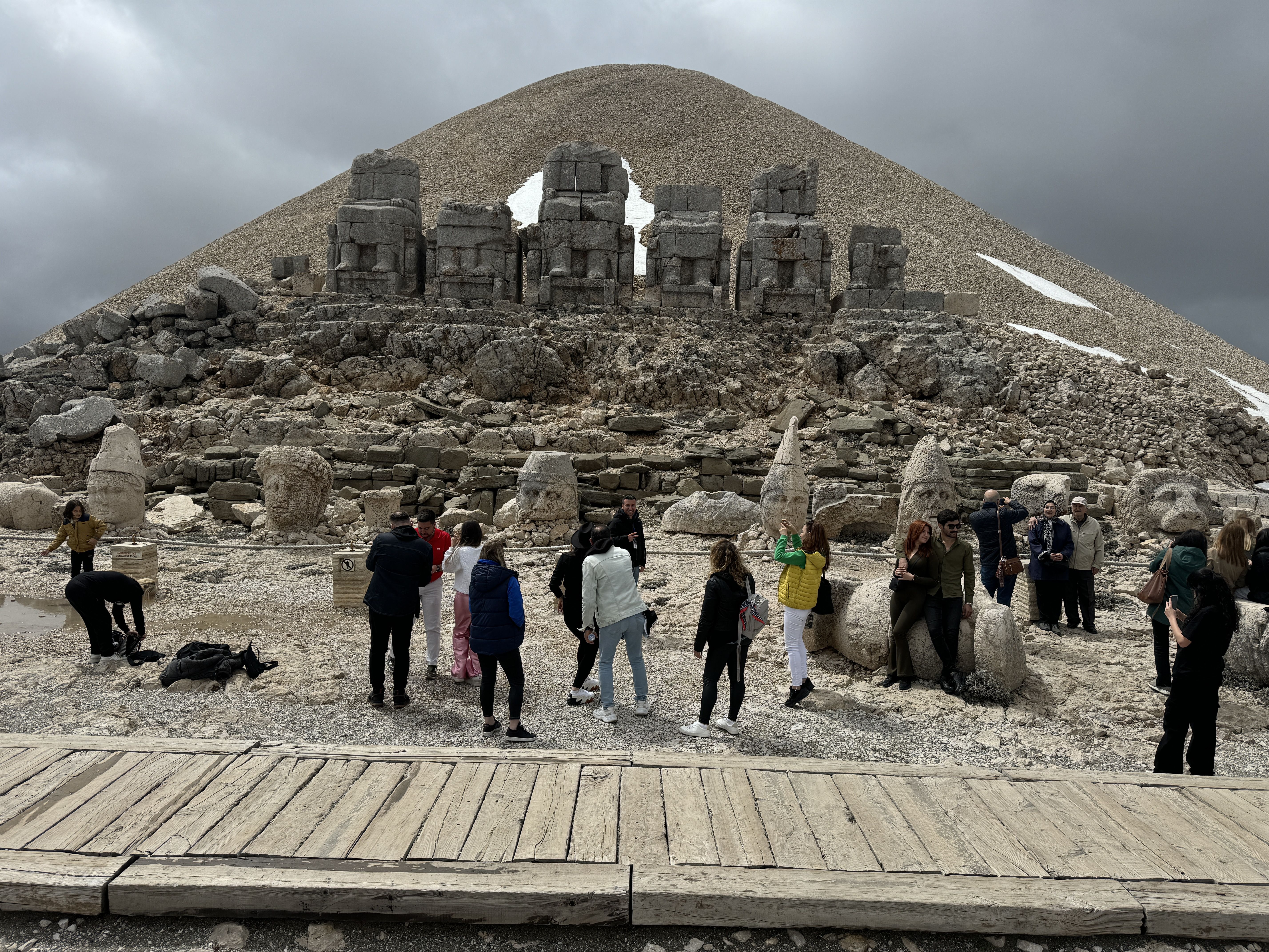 Adıyaman'ın tarihi ören yerleri akın akın ziyaretçi çekti Adıyaman'ın tarihi ören yerleri akın akın ziyaretçi çekti - 2. Resim