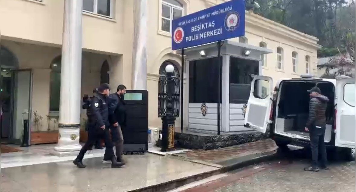 İstanbul'da 'tost ücreti' kavgası: Büfe sahibi müşteriyi tabancayla kovalayıp vurdu İstanbul'da 'tost ücreti' kavgası: Büfe sahibi müşteriyi tabancayla kovalayıp vurdu - 3. Resim