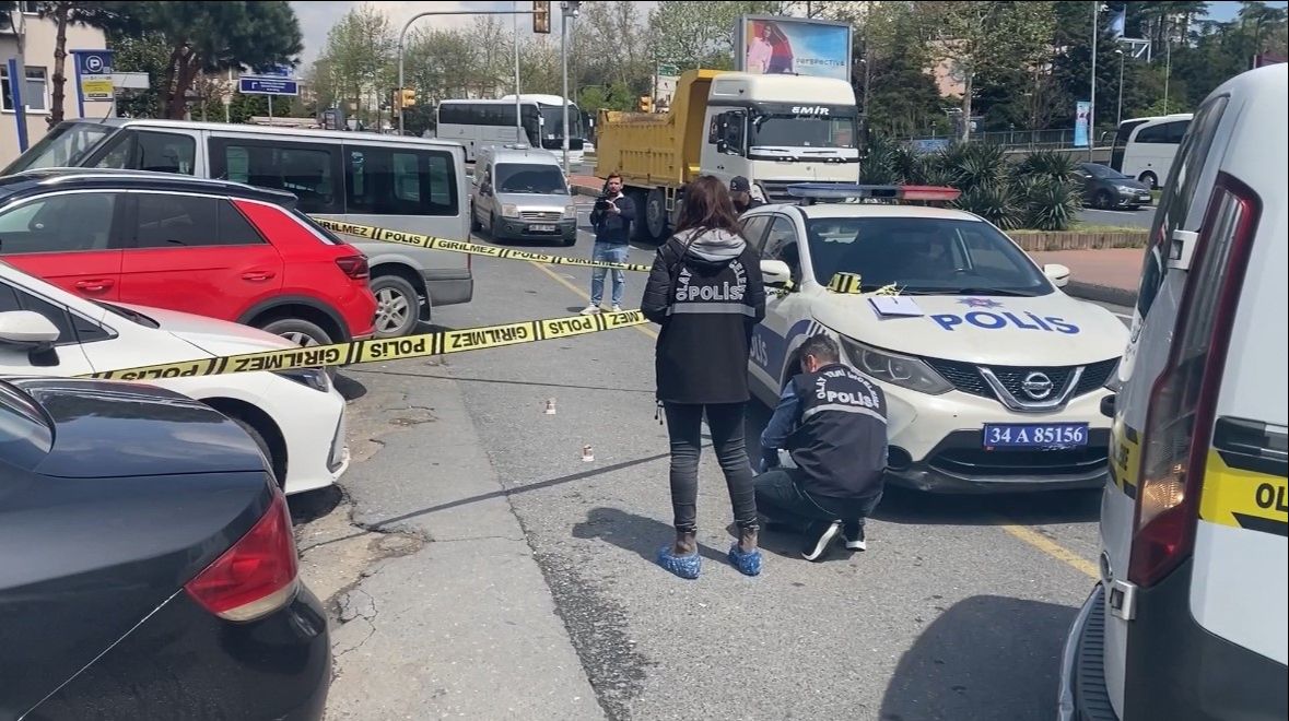 İstanbul'da 'tost ücreti' kavgası: Büfe sahibi müşteriyi tabancayla kovalayıp vurdu İstanbul'da 'tost ücreti' kavgası: Büfe sahibi müşteriyi tabancayla kovalayıp vurdu - 1. Resim