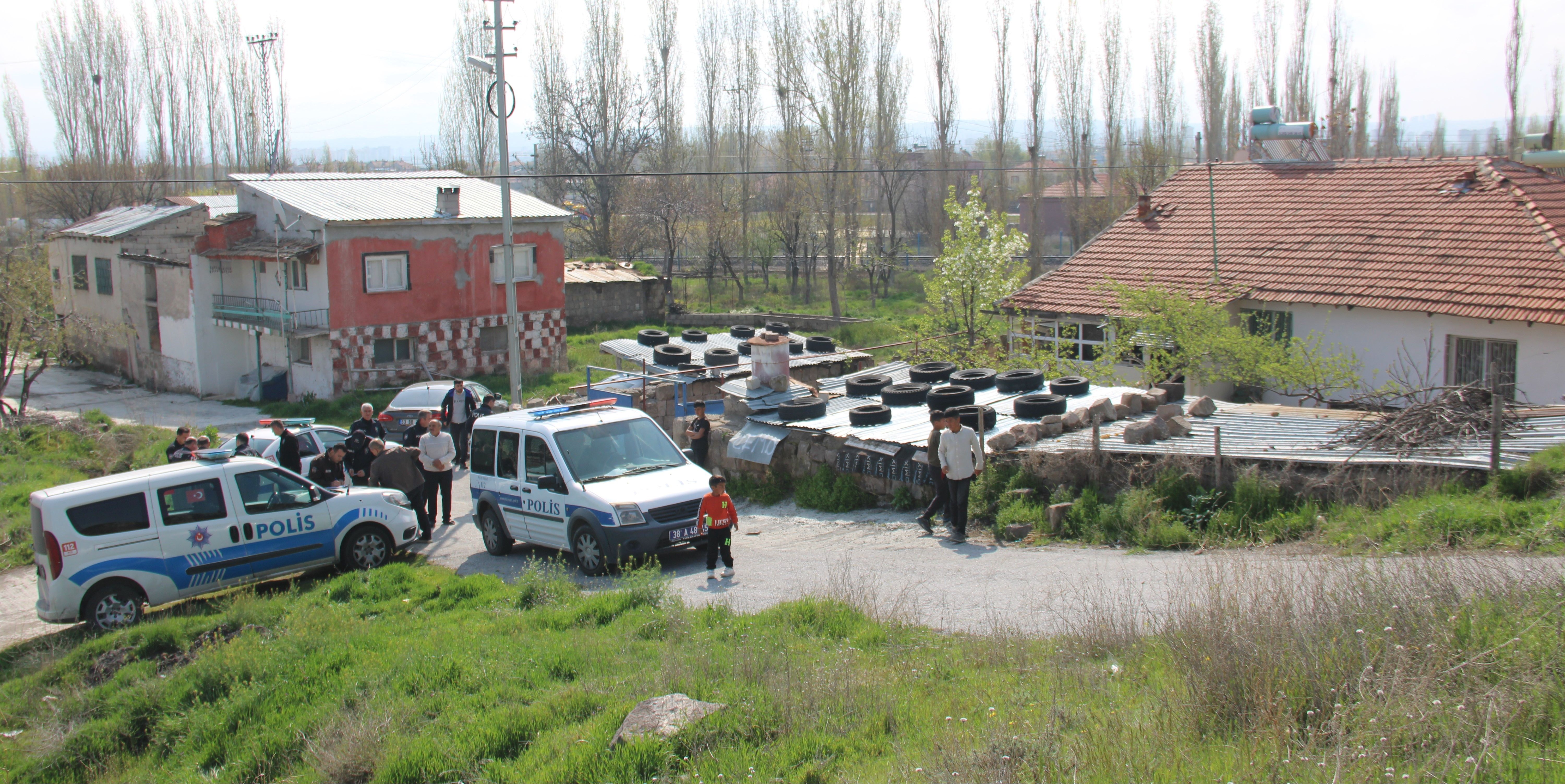Kayseri'de feci olay: İki genç odalarında ölü bulundu Kayseri'de feci olay: İki genç odalarında ölü bulundu - 1. Resim