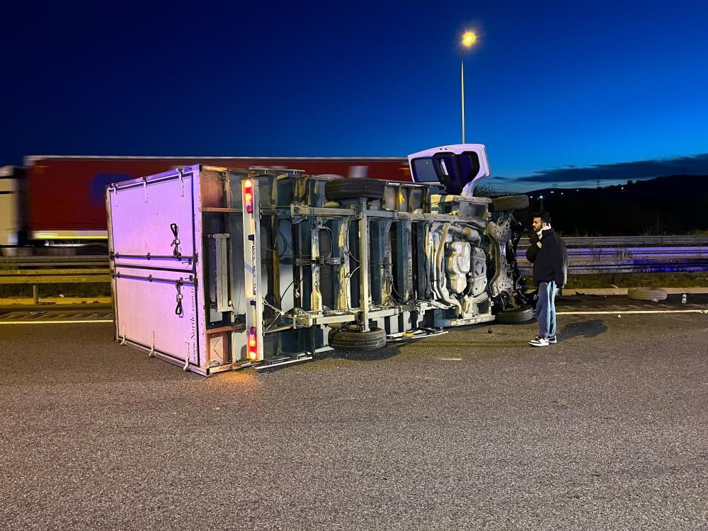 Kuzey Marmara Otoyolu'nda feci kaza: Ölü ve yaralılar var Kuzey Marmara Otoyolu'nda feci kaza: Ölü ve yaralılar var - 4. Resim