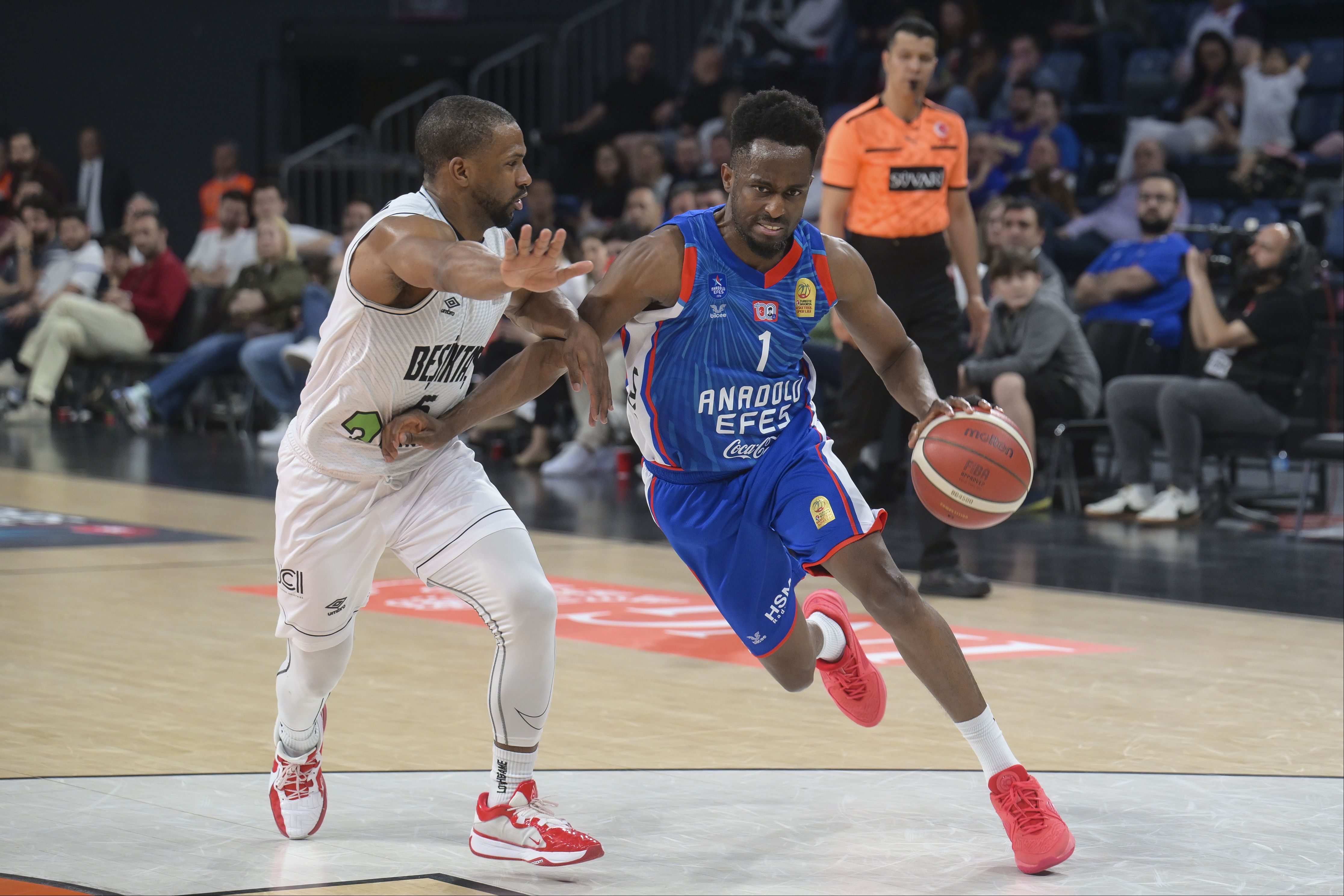 Mijatovic varsa kaybetmek yok! Anadolu Efes Beşiktaş'ı 15 sayı farkla mağlup etti Mijatovic varsa kaybetmek yok! Anadolu Efes Beşiktaş'ı 15 sayı farkla mağlup etti - 1. Resim