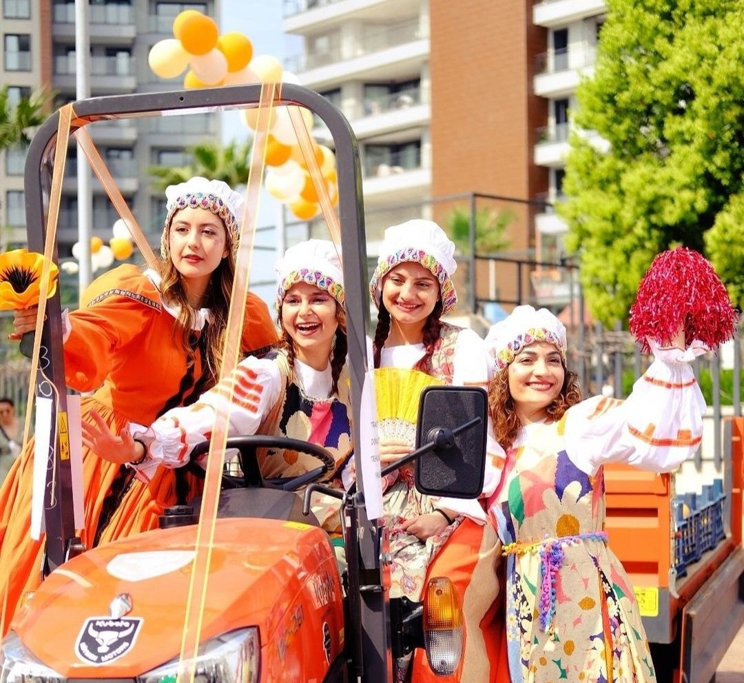 Portakal Çiçeği Karnavalı Adana'yı ayağa kaldırdı! Kültür Yolu Festivali'ne rekor katılım Portakal Çiçeği Karnavalı Adana'yı ayağa kaldırdı! Kültür Yolu Festivali'ne rekor katılım - 2. Resim