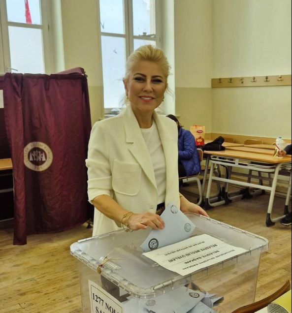 AK Parti İzmir milletvekili Şebnem Bursalı hayatı ve biyografisi - 1. Resim