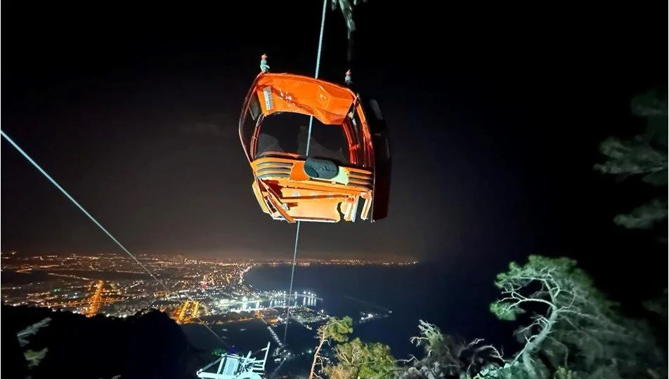 Antalya'daki teleferik faciasında yeni gelişme! Polis tesise girişleri kapattı Antalya'daki teleferik faciasında yeni gelişme! Polis tesise girişleri kapattı - 1. Resim