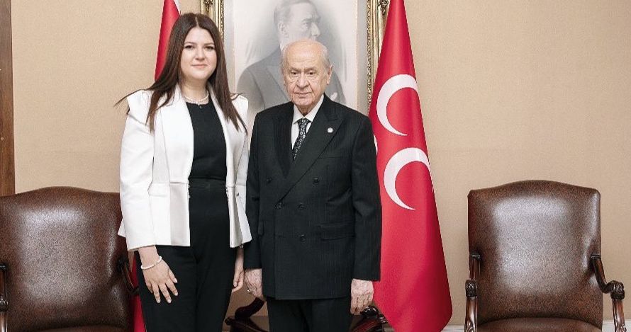 Bahçeli'nin A takımında dikkat çeken detay! Kadın ve aile teşkilatının başında artık bir erkek var Bahçeli'nin A takımında dikkat çeken detay! Kadın ve aile teşkilatının başında artık bir erkek var - 1. Resim