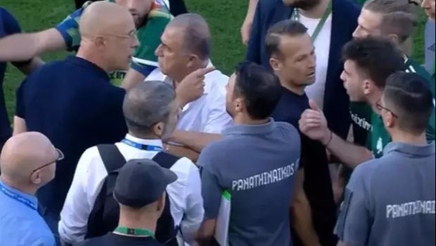 Fatih Terim liderliği aldı ortalık karıştı! Panathinaikos maçına herkes birbirine girince Terim olaya el koydu - 1. Resim