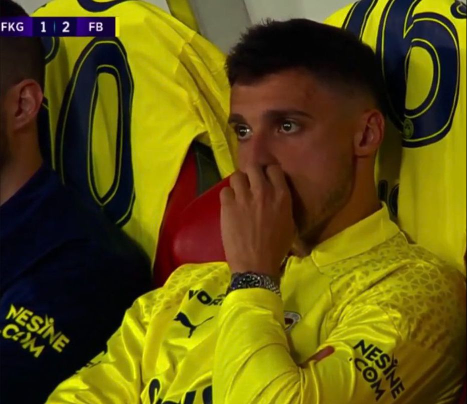 Fenerbahçeli o ismi yerden yere vurdular "Adı futbolundan büyük şut vurmayı bile hatırlamıyor" Fenerbahçeli o ismi yerden yere vurdular "Adı futbolundan büyük şut vurmayı bile hatırlamıyor" - 1. Resim