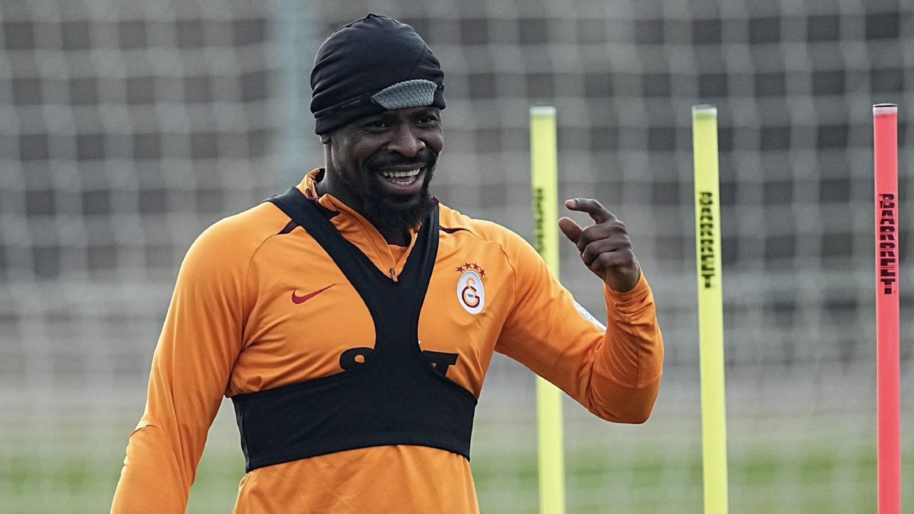 Galatasaray'da bu sezon bir ilk gerçekleşti! Okan Buruk, yıldız oyuncuyu ilk defa oynattı Galatasaray'da bu sezon bir ilk gerçekleşti! Okan Buruk, yıldız oyuncuyu ilk defa oynattı - 1. Resim