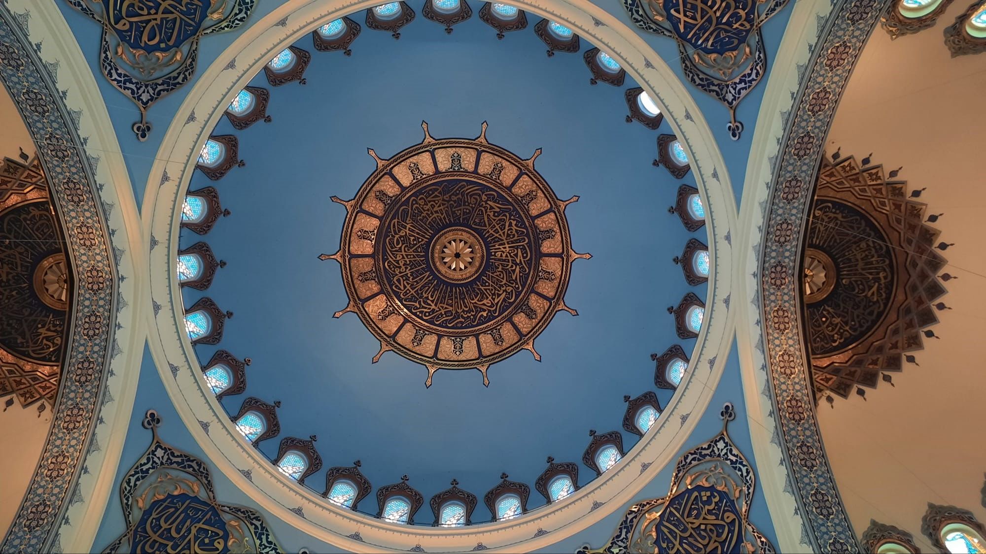 Gökdelenlerin arasında denizde hissettiriyor! Barbaros Hayrettin Paşa Camii göz kamaştırıyor - 4. Resim