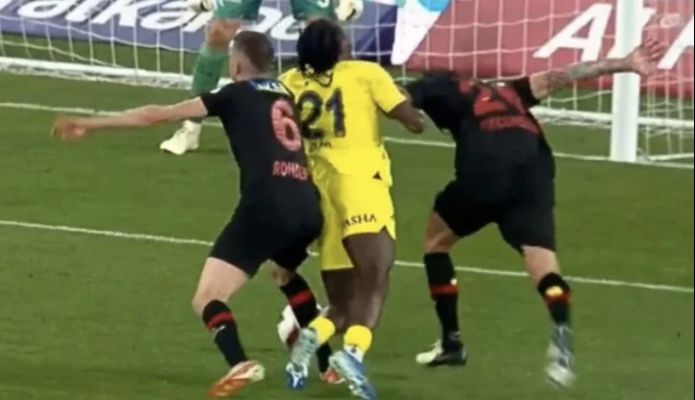 Karagümrük-Fenerbahçe maçına yabancı VAR hakemi damgası! Bir penaltı, bir penaltı iptali, hakeme... Karagümrük-Fenerbahçe maçına yabancı VAR hakemi damgası! Bir penaltı, bir penaltı iptali, hakeme... - 2. Resim