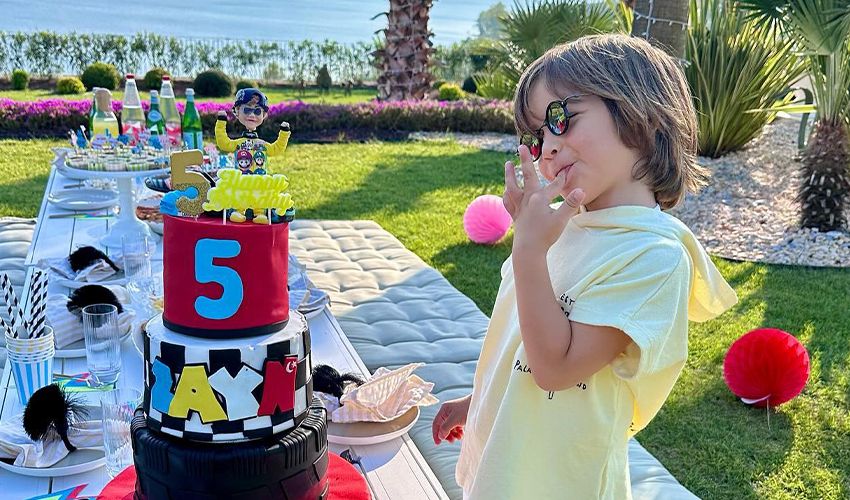 Kenan Sofuoğlu’nun oğlu Zayn 5 yaşında! Lüks hediyesi görenleri kıskandırdı Kenan Sofuoğlu’nun oğlu Zayn 5 yaşında! Lüks hediyesi görenleri kıskandırdı - 1. Resim