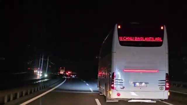 Otobüsün arkasında yazanlar sürücüleri ikiye böldü: Şoför arkadaş Esra Erol'ü canlandırıyor - 2. Resim