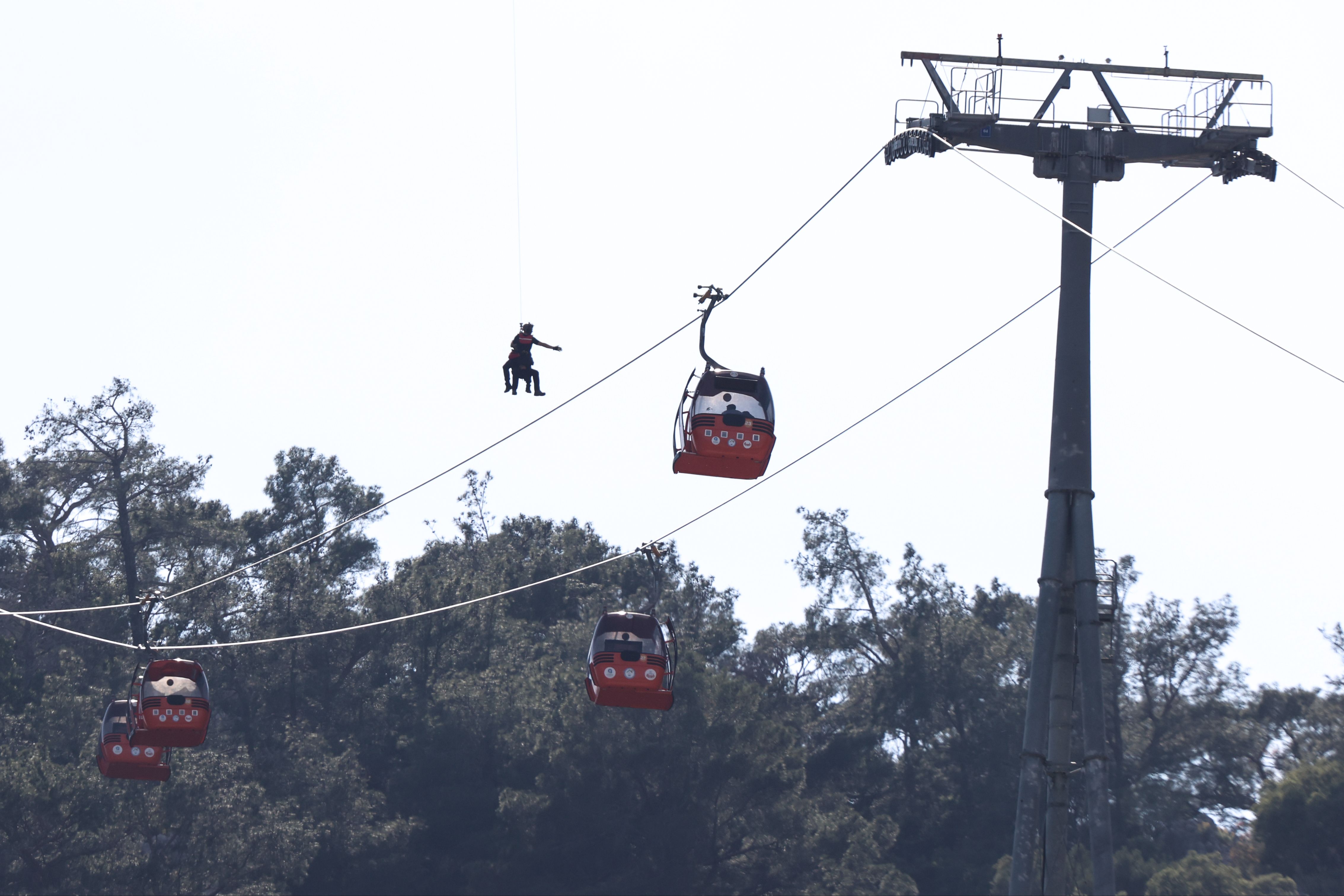 Özgür Özel'den, teleferik kazasıyla ilgili belediye başkanının tutuklanmasına tepki Özgür Özel'den, teleferik kazasıyla ilgili belediye başkanının tutuklanmasına tepki - 1. Resim