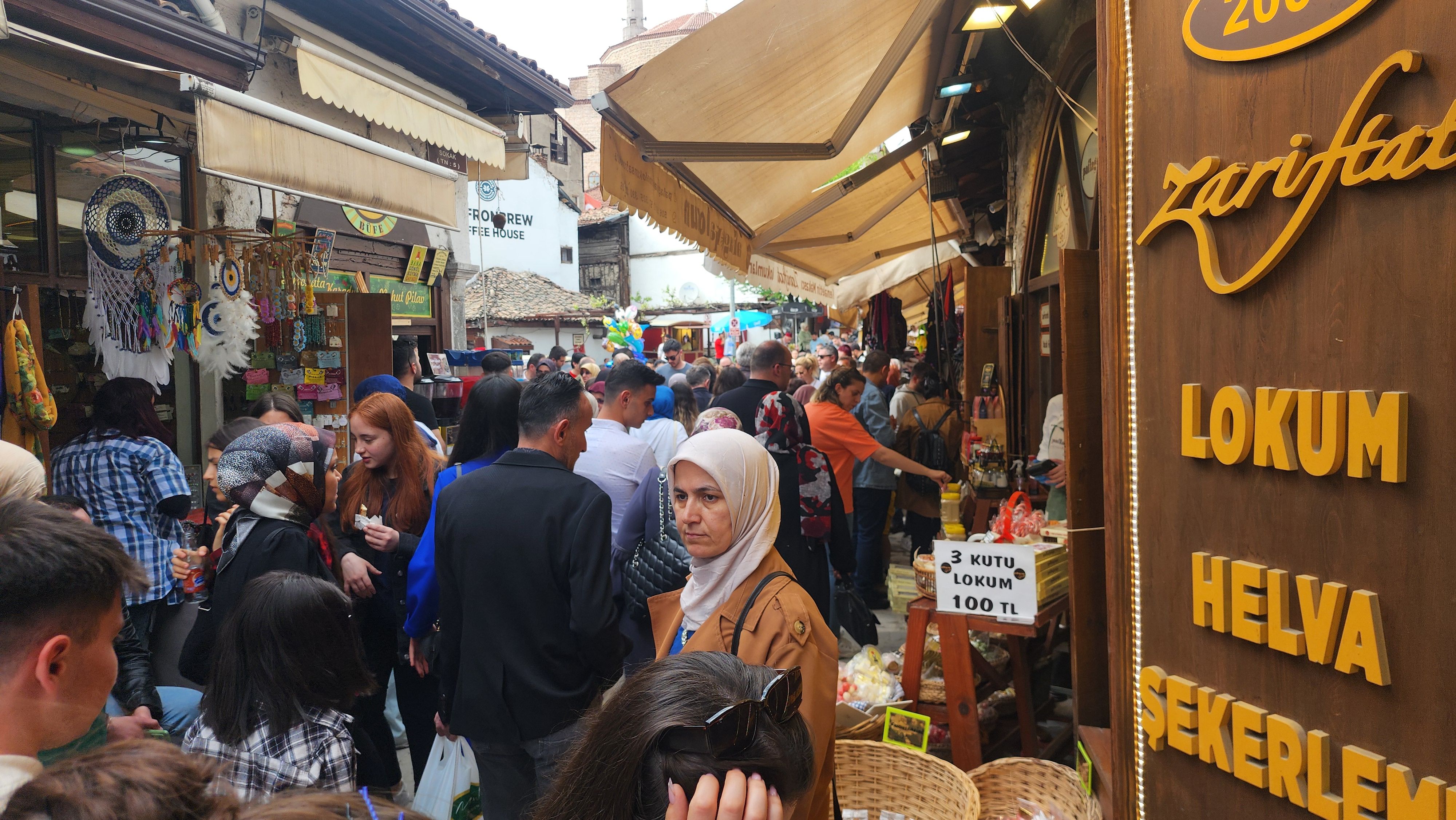 Tatilde en çok ziyaret edilen yer Safranbolu oldu! 50 bin nüfuslu ilçe 500 bin kişiyi ağırladı Tatilde en çok ziyaret edilen yer Safranbolu oldu! 50 bin nüfuslu ilçe 500 bin kişiyi ağırladı - 2. Resim