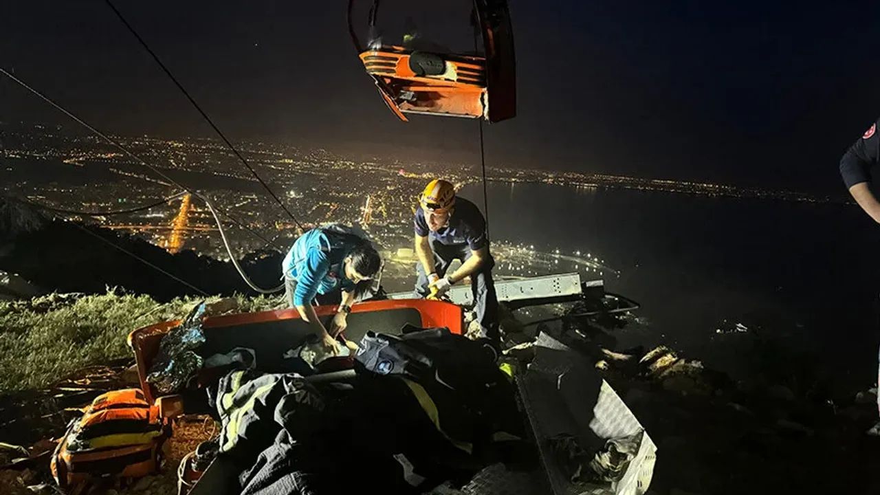Antalya'daki teleferik faciasında yeni gelişme! Polis tesise girişleri kapattı Teleferik faciasında yeni gelişme! Tesis girişlere kapatıldı - 1. Resim