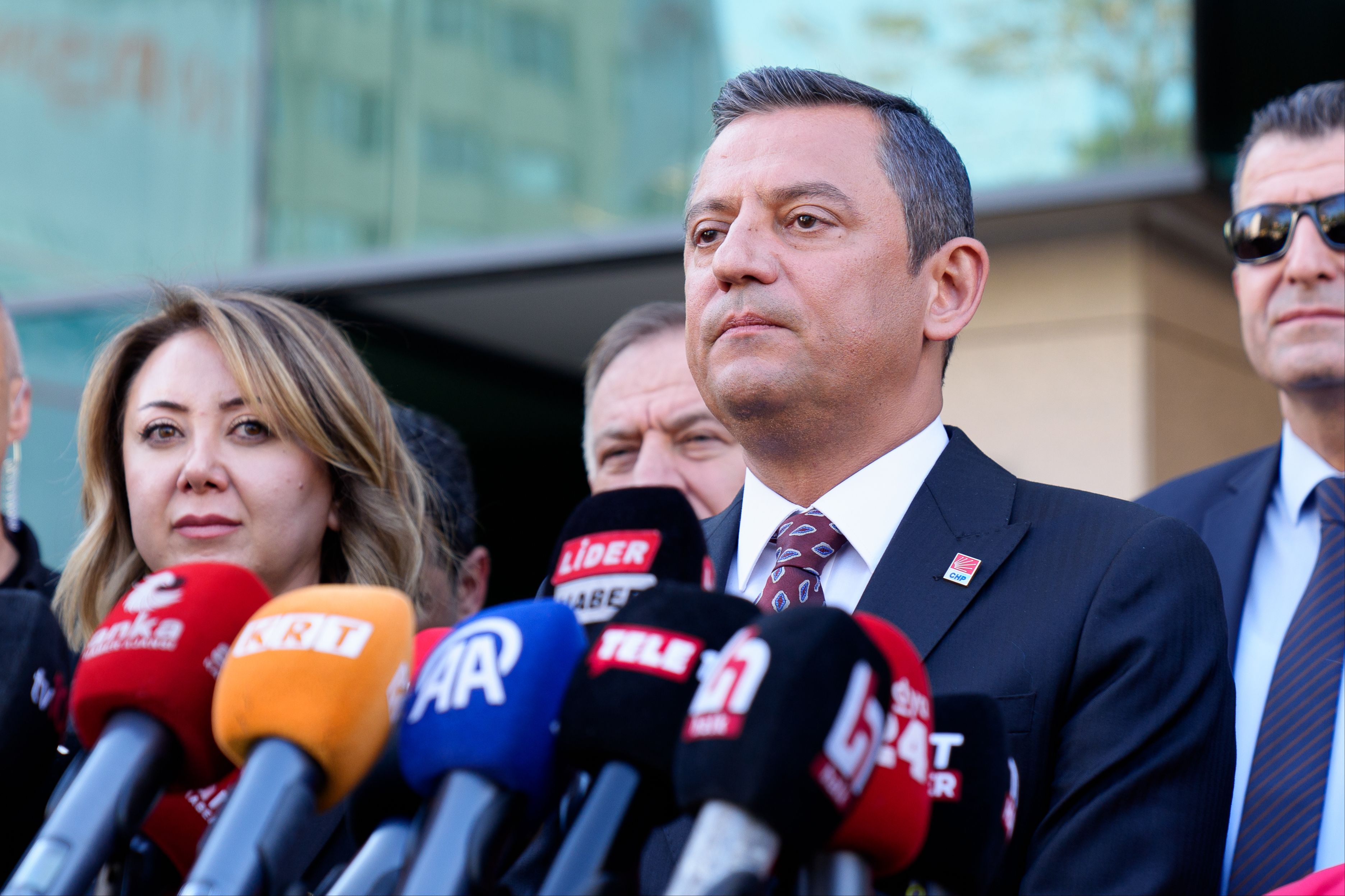 Art arda 3 operasyon geçirmişti! Özgür Özel'in yeni imajı dikkat çekti - 1. Resim