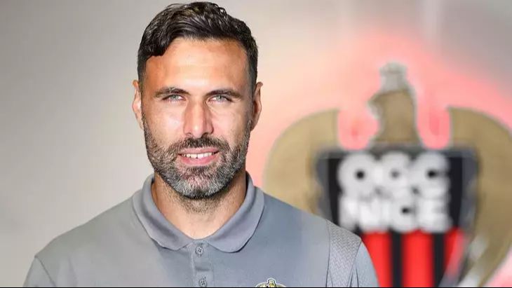 Fatih Karagümrük’ün kalecisi Salvatore Sirigu hakkında Fatih Karagümrük’ün kalecisi Salvatore Sirigu hakkında - 1. Resim