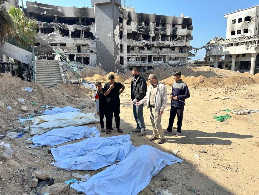 İsrail vahşetinin son görüntüsü! Hastane avlusu, mezarlık oldu İsrail vahşetinin son görüntüsü! Hastane avlusu, mezarlık oldu - 4. Resim