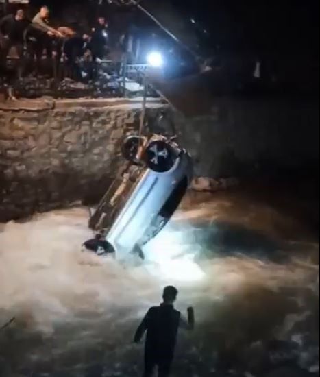 Şırnak'ta korkunç kaza! Otomobil dereye uçtu, bir aile yok oldu Şırnak'ta korkunç kaza! Otomobil dereye uçtu, bir aile yok oldu - 1. Resim