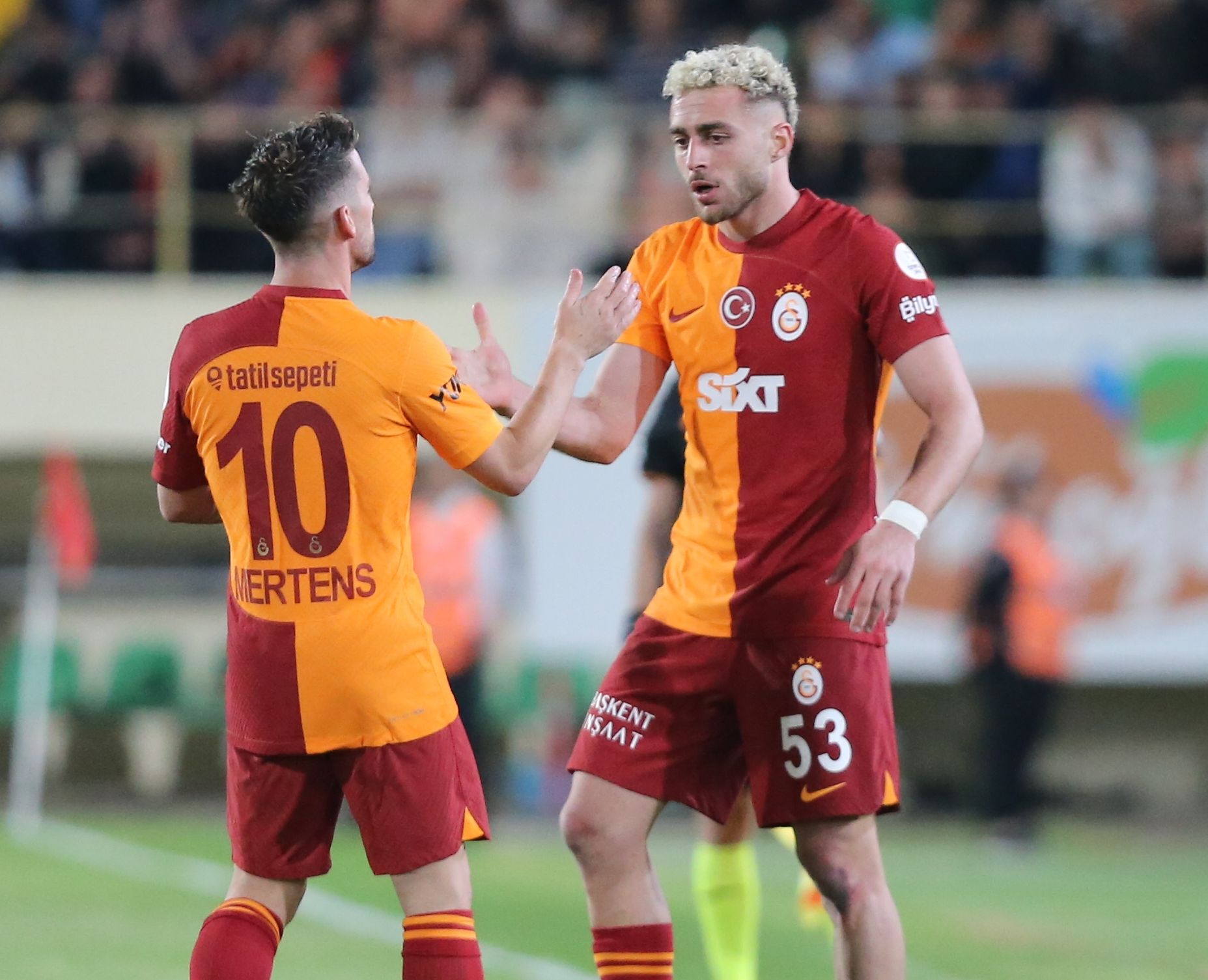 Tümer Metin'den Galatasaraylı yıldıza şaşırtan sözler: Taşır, yorar, hırpalar Tümer Metin'den Galatasaraylı yıldıza şaşırtan sözler: Taşır, yorar, hırpalar - 1. Resim