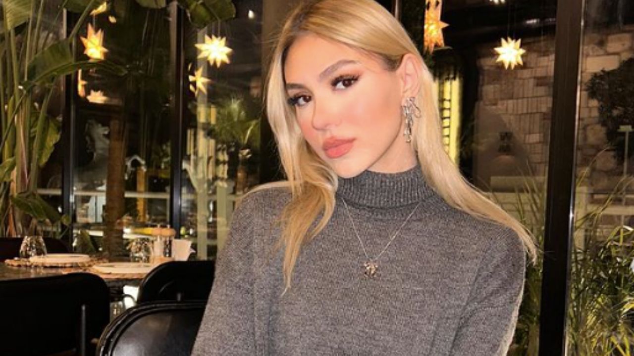 Tiktoker Eylül Işıklı bir futbolcunun bankasında 785 milyon TL olduğunu ve kendisine 5 milyon TL teklif ettiğini söyledi! İşte, fenomenin Instagram ve TikTok hesabı Bir futbolcunun banka hesabında 785 milyon TL olduğunu söyleyen Tiktok fenomeni Eylül Işıklı'nın Instagram ve TikTok hesabı - 2. Resim