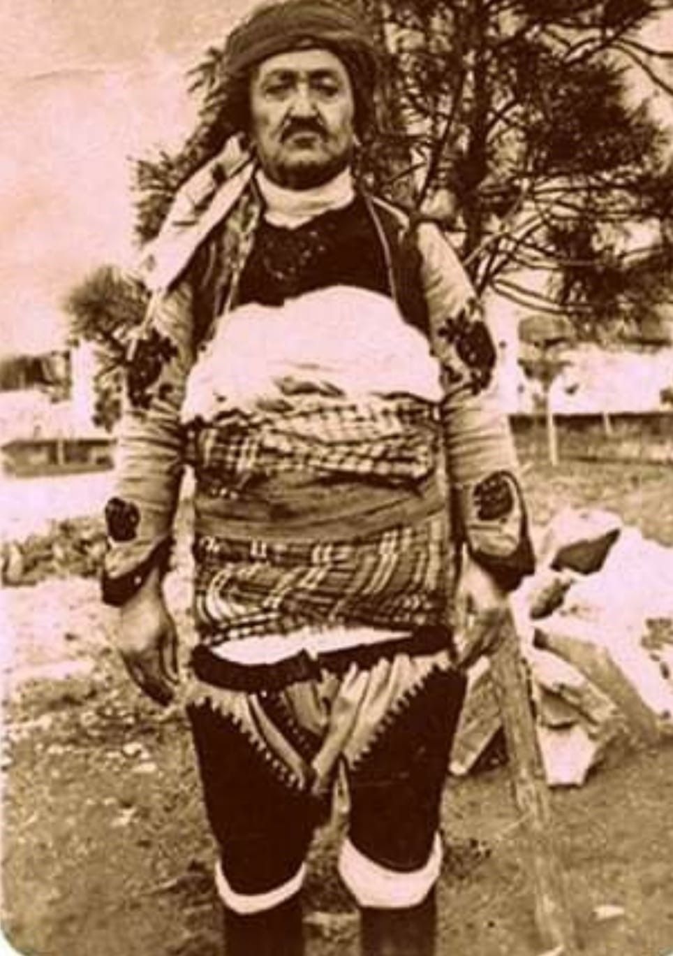 Denizli'de skandal görüntüler! Köpekçi Nuri Efe heykeli kundaklandı Denizli'de skandal görüntüler! Köpekçi Nuri Efe heykeli kundaklandı - 3. Resim