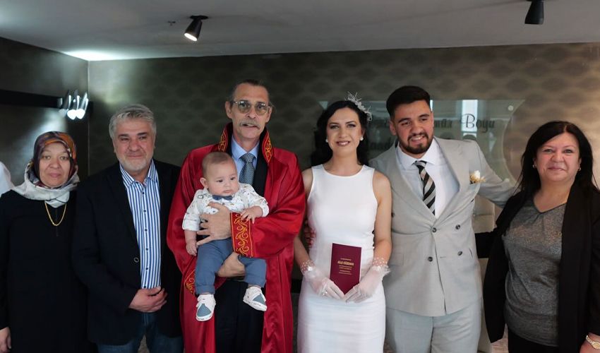 Etimesgut Belediye başkanı seçilen Erdal Beşikçioğlu ilk nikahını kıydı - 2. Resim