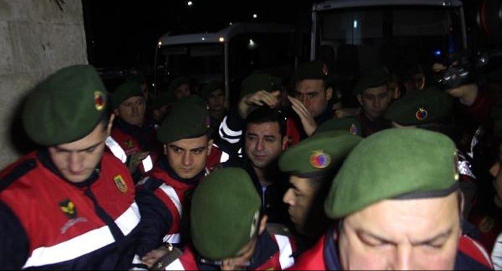 Kobani davasında tahliye talebine ret! Selahattin Demirtaş'ın tutukluluğu sürecek Kobani davasında tahliye talebine ret! Selahattin Demirtaş'ın tutukluluğu sürecek - 1. Resim