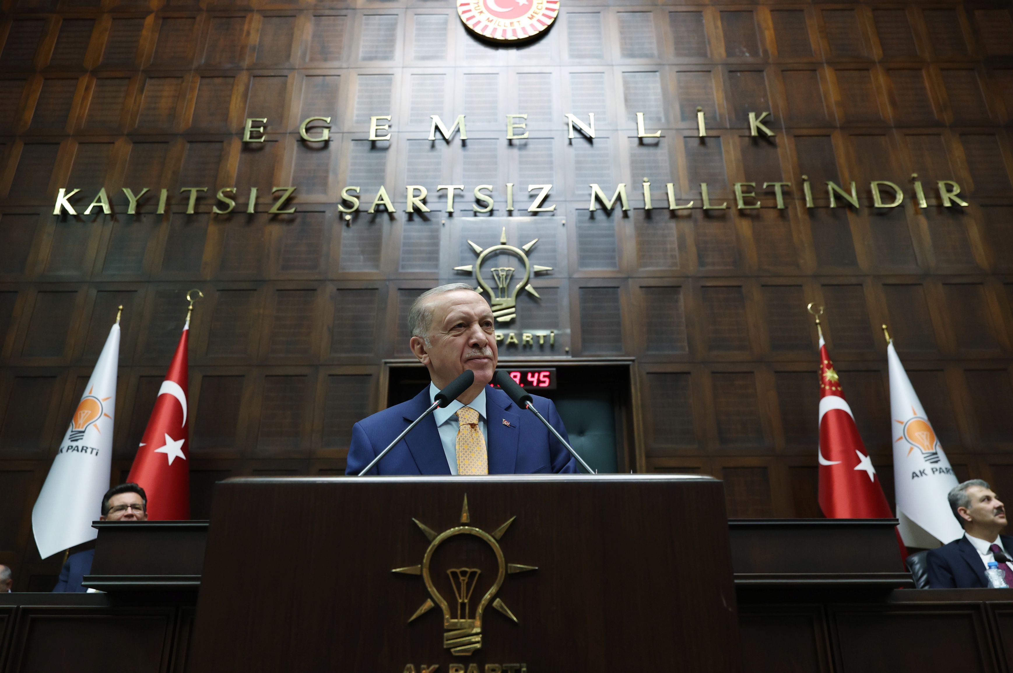 Özeleştiri yapan Cumhurbaşkanı Erdoğan muhalefete de meydan okudu: Tek bir iktidar var Özeleştiri yapan Cumhurbaşkanı Erdoğan muhalefete de meydan okudu: Tek bir iktidar var - 1. Resim