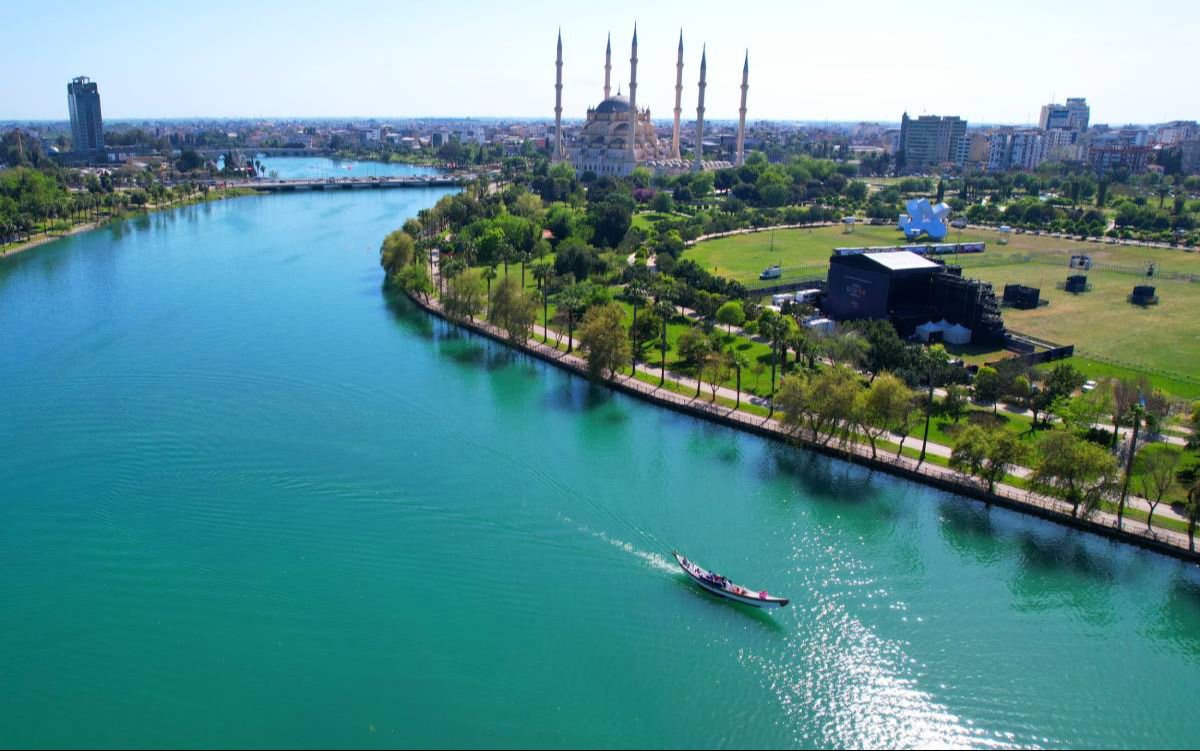 Venedik olsa beğenirdiniz ama burası Adana! 'Sudan biraz pahalıya' gondol keyfi - 1. Resim