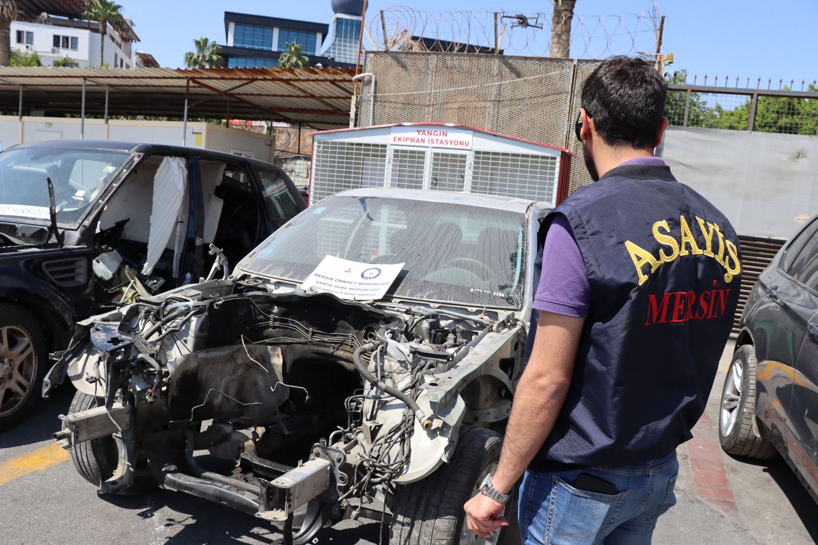 Ekipleri şoke eden tamirhane baskını: Hepsi l&uuml;ks ara&ccedil; &ccedil;ıktı - 3. Resim