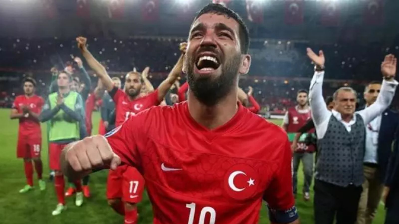 Hakan Çalhanoğlu oynadığı en iyi futbolcuları açıkladı! Tercihi milli takımın yıldızı oldu Hakan Çalhanoğlu en iyi futbolcuları açıkladı! Tercihi milli takımın yıldızı oldu - 1. Resim