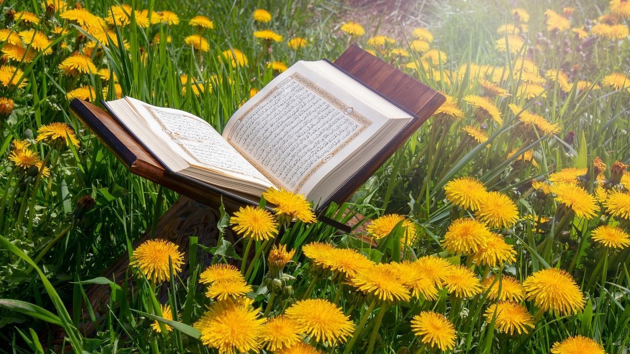 Kuran-ı Kerim'e g&ouml;re Ehli Kitap "ilah&icirc; bir kitaba inananlar" anlamına gelmekte - 1. Resim