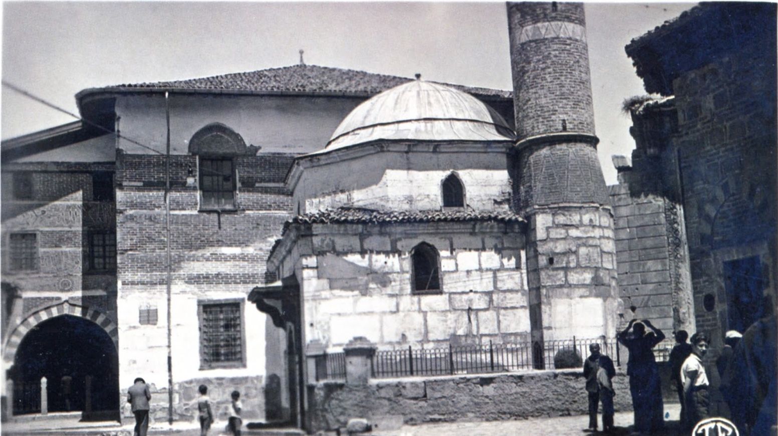 Müezzinlikten plakçılığa! Mevlid okurken son nefesini veren Hafız Burhan Müezzinlikten plakçılığa! Mevlid okurken son nefesini veren Hafız Burhan - 4. Resim